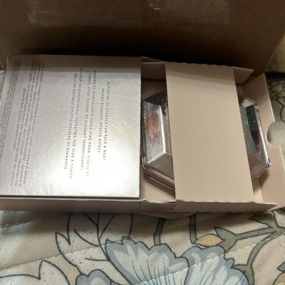 Fenty Beauty by Rihanna “Diamond Bomb” - Picture 4 of 9